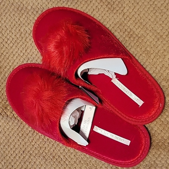 Victoria's Secret slippers - Picture 1 of 4
